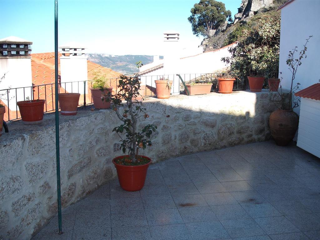 Casa Pires Mateus Guest House Monsanto Eksteriør bilde