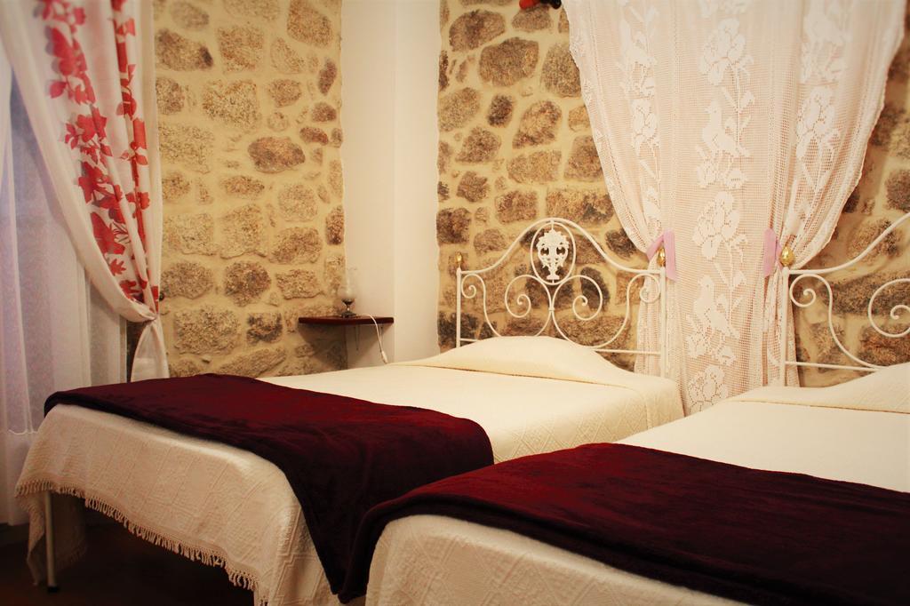 Casa Pires Mateus Guest House Monsanto Eksteriør bilde